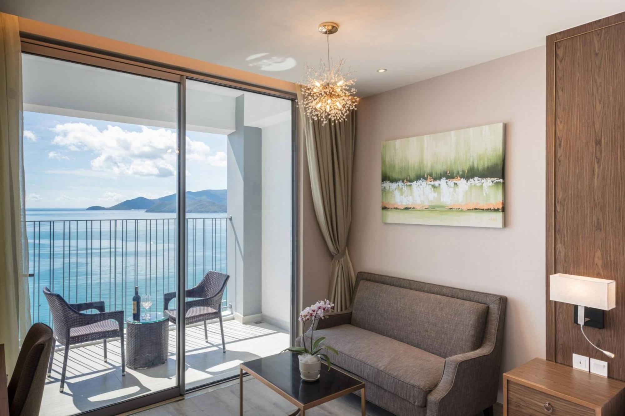 Panorama Oceanfront Suite Nha Trang Exterior foto